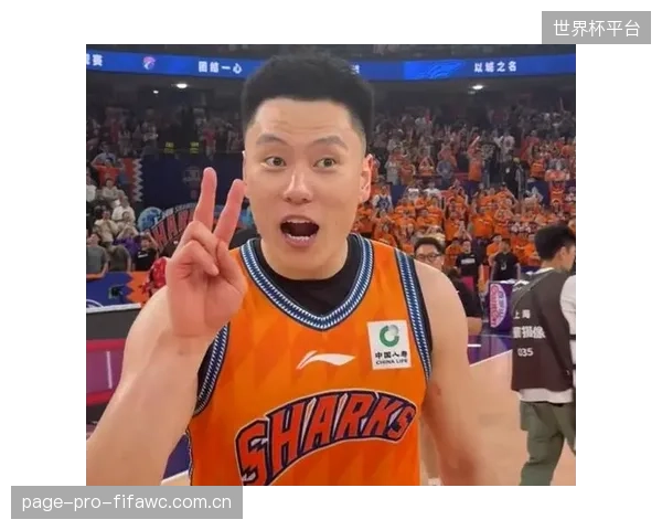 李弘权打出高效两双数据,与外援古德温联手统治了比赛。 李弘权打出高效两双数据,与外援古德温联手统治了比赛。